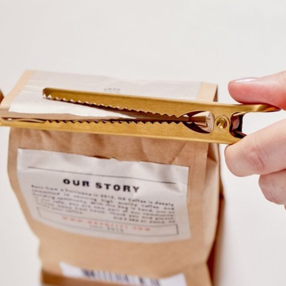 Urban Outffiters GOLD COFFEE SCOOP clip new - Picture 3 of 4